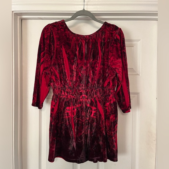 APT9 Woman's velvet top (w) - Picture 2 of 2